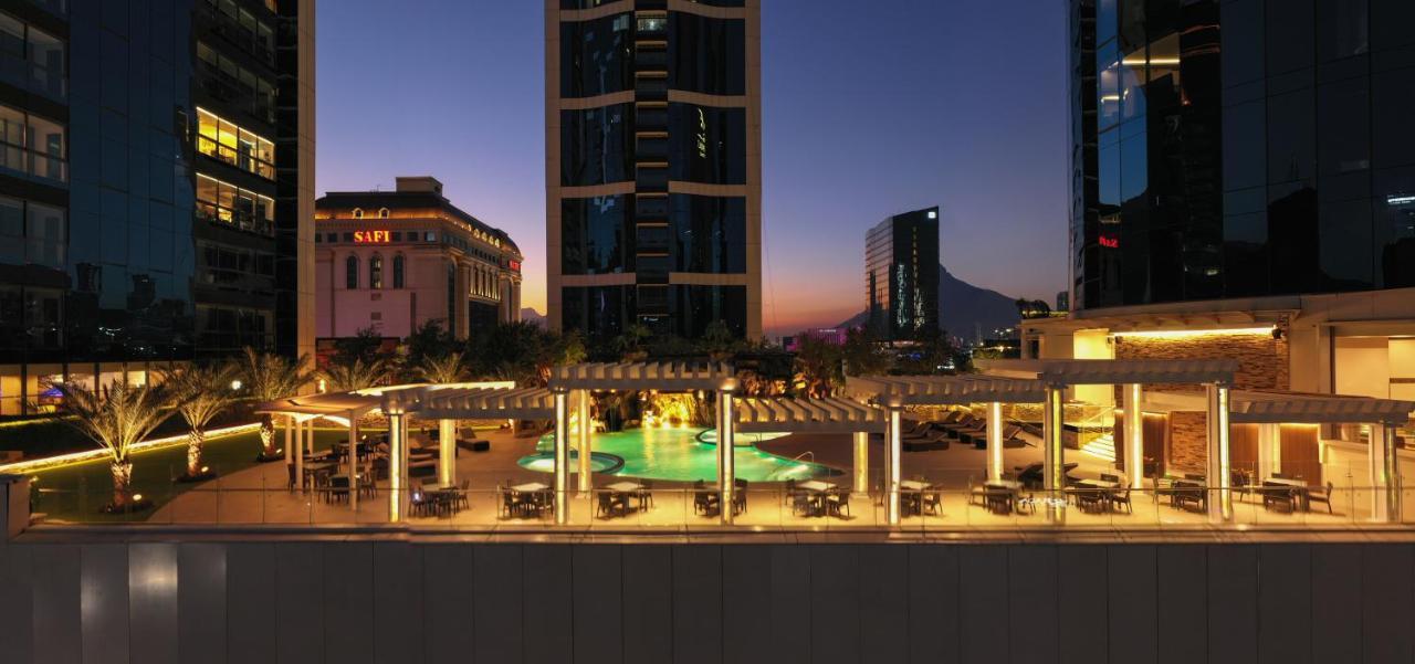 Safi Royal Luxury Metropolitan Hotel San Pedro Garza Garcia Exterior foto The pool at the Four Seasons Hotel