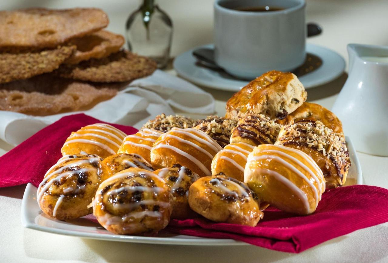 Safi Royal Luxury Metropolitan Hotel San Pedro Garza Garcia Exterior foto A selection of Danish pastries
