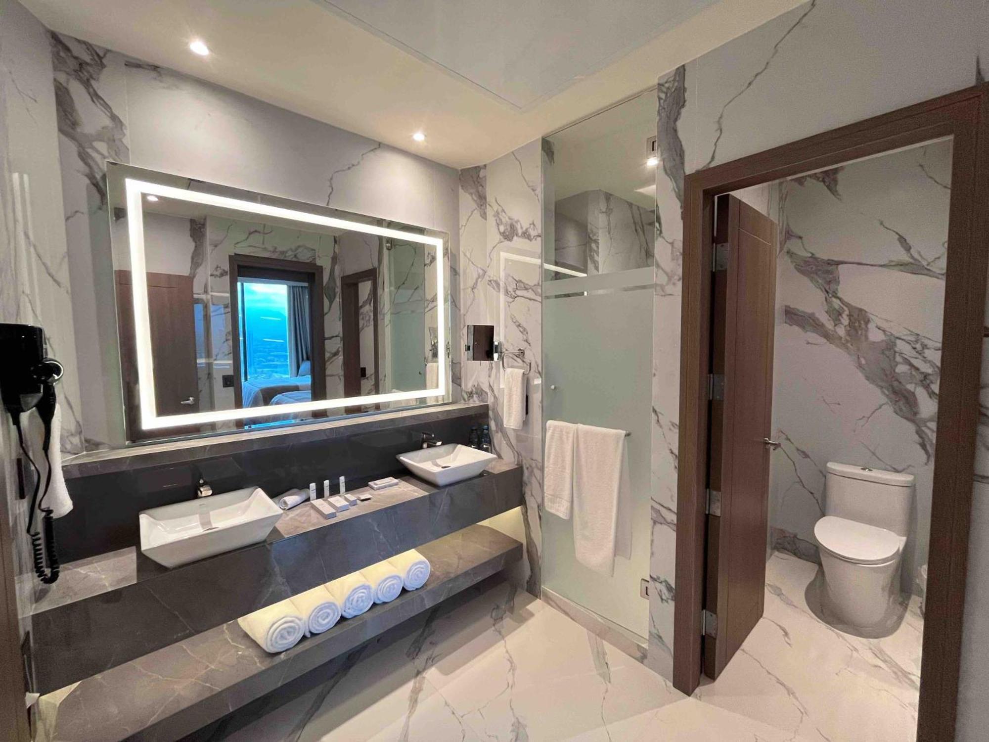 Safi Royal Luxury Metropolitan Hotel San Pedro Garza Garcia Exterior foto Bathroom