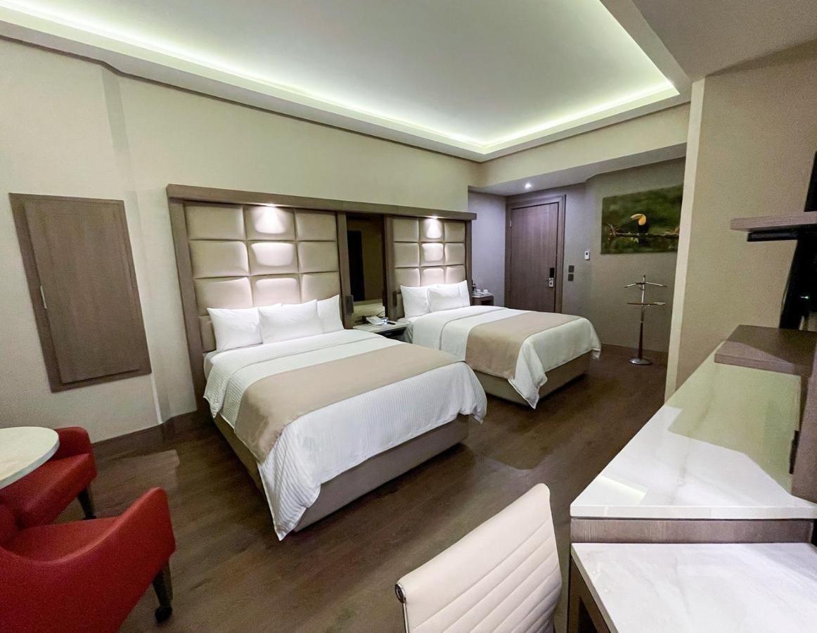 Safi Royal Luxury Metropolitan Hotel San Pedro Garza Garcia Exterior foto A room at the hotel